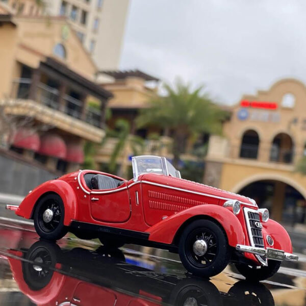 1:36 Interactive Design Audi Wanderer W25k Die-Cast Model Alloy Car With Light - Image 4